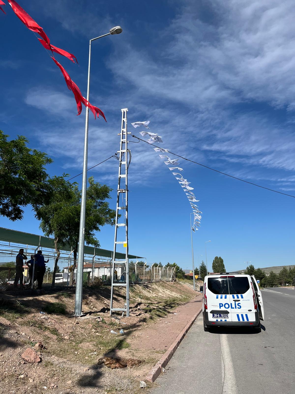 Kurban pazarında intihar grişimi: Zabıta ile tartışan adam intihar etmeye çalıştı!