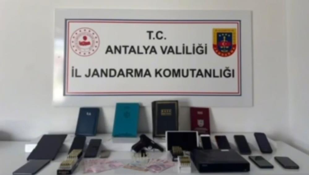 Operasyonlar sonucunda 2 adet ruhsatsız tabanca,