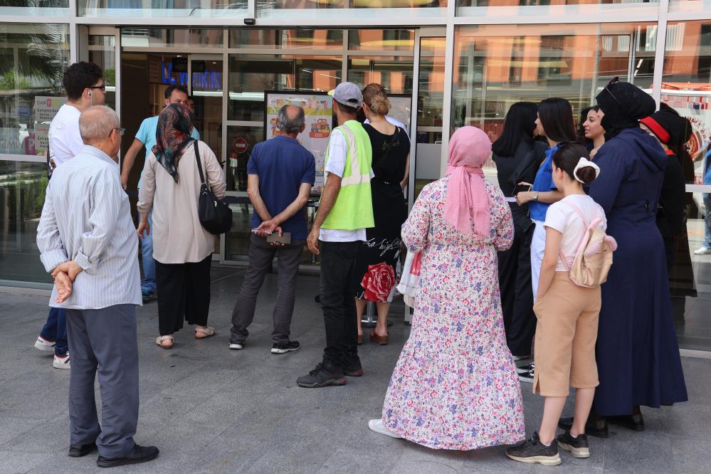 İzmir Park AVM'de korkutan yangın: AVM tahliye edildi!