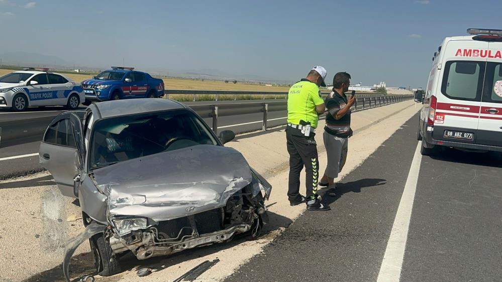 Aksaray'da trafik kazası: Araç hurdaya dönüştü, aileden 3 kişi yaralandı!