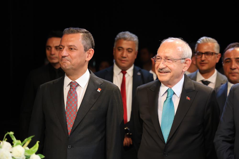 Kılıçdaroğlu da tavsiyelerde bulunduğu çifte mutluluklar diledi.