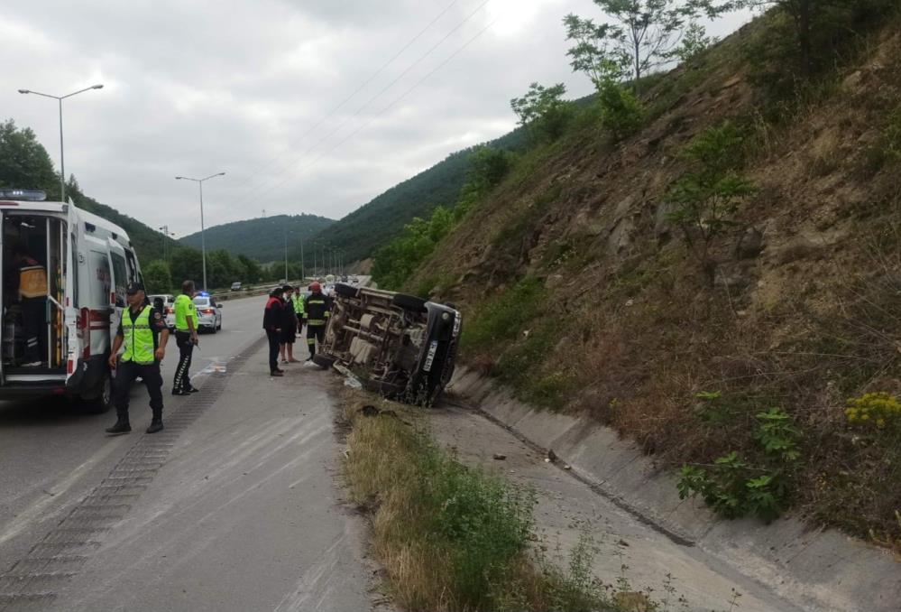 Samsun'da bayram ziyaretine giden araç su kanalına devrildi: 1'i ağır 8 yaralı