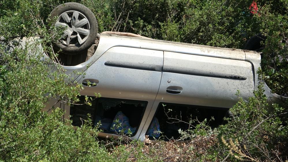 Antalya'da feci kaza: Araç 15 metrelik şarampole uçtu! 