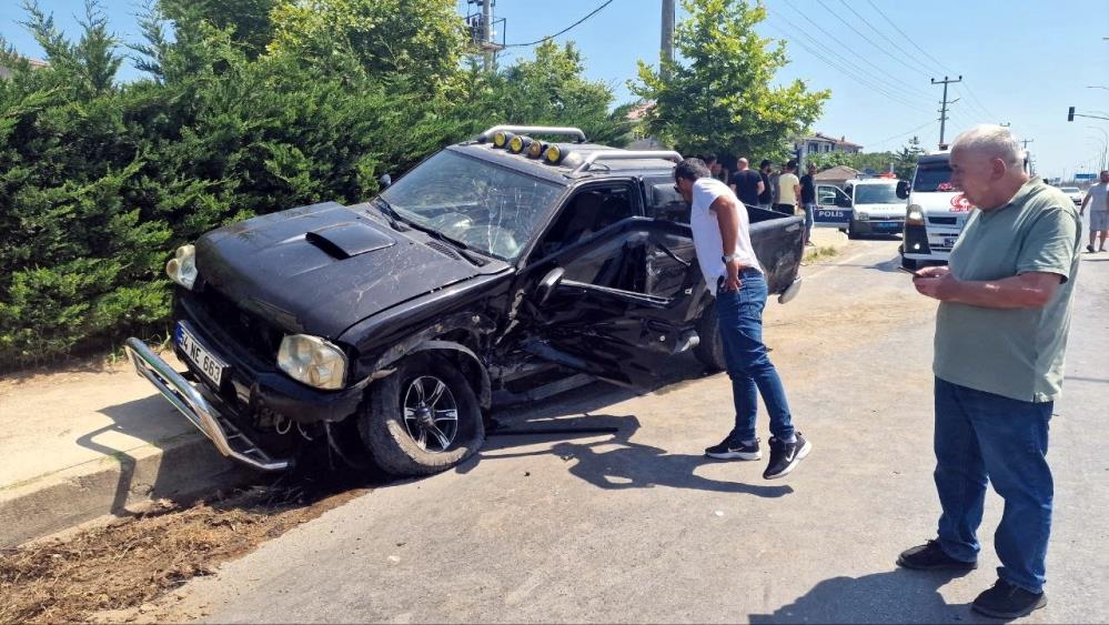 Sakarya'da yürekleri ağıza getiren zincirleme kaza: 4 Yaralı!