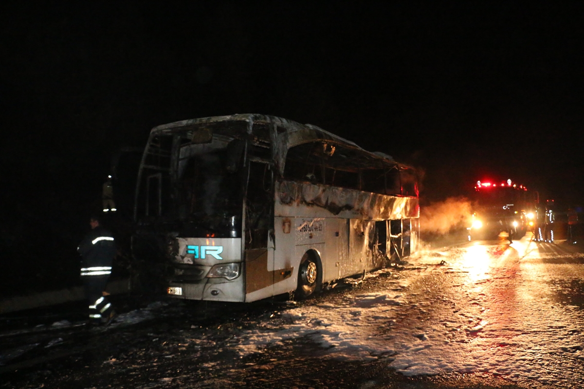 Adana'da Yolcu Otobüsü Alev Alev Yandı; O Anlar Kamerada (7)