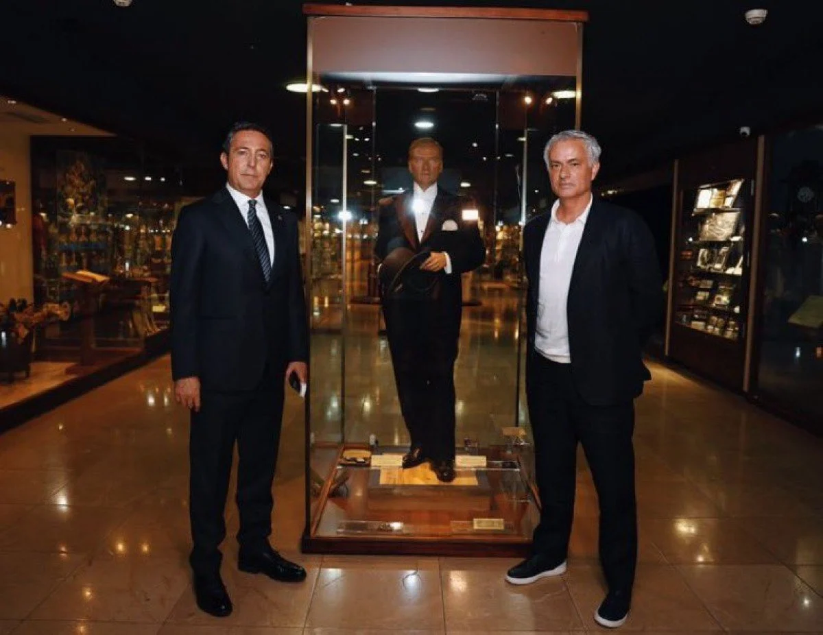 Ali Koç Jose Mourinho Ve Atatürk Heykeli