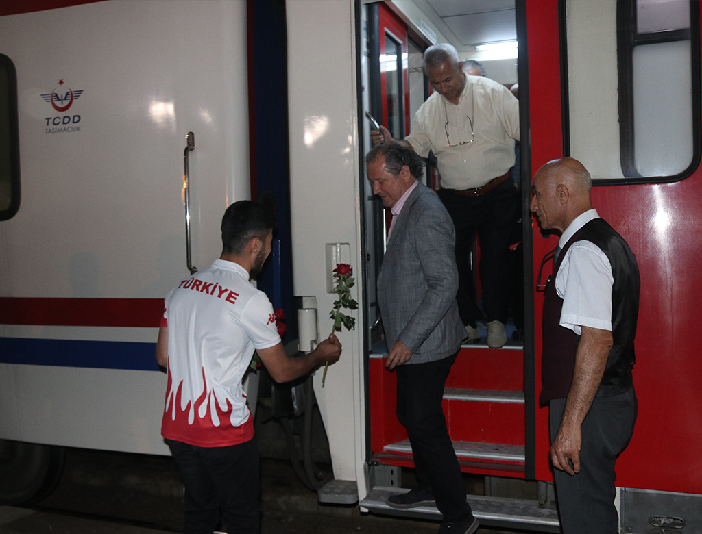 Ankara'dan Yola Çıkan 'Turistik Tatvan Treni' Ilk Seferini Gerçekleştirdi (7)