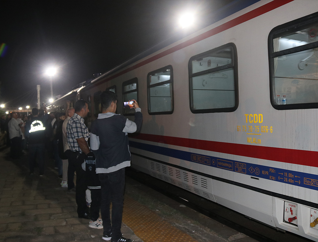 Ankara'dan Yola Çıkan 'Turistik Tatvan Treni' Ilk Seferini Gerçekleştirdi (8)