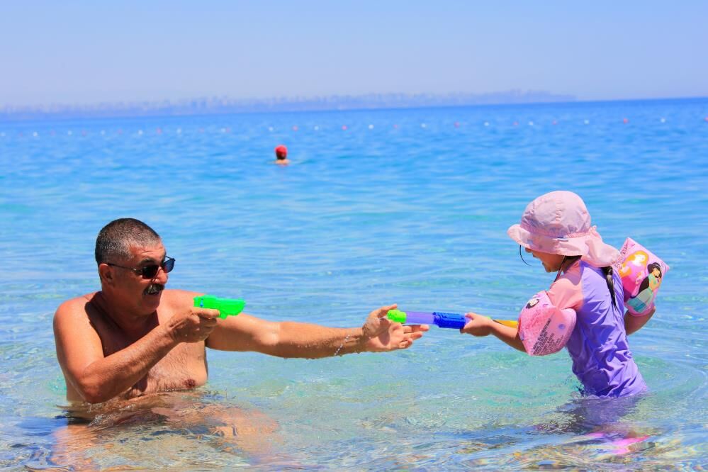 Serin suların keyfini çıkardılar