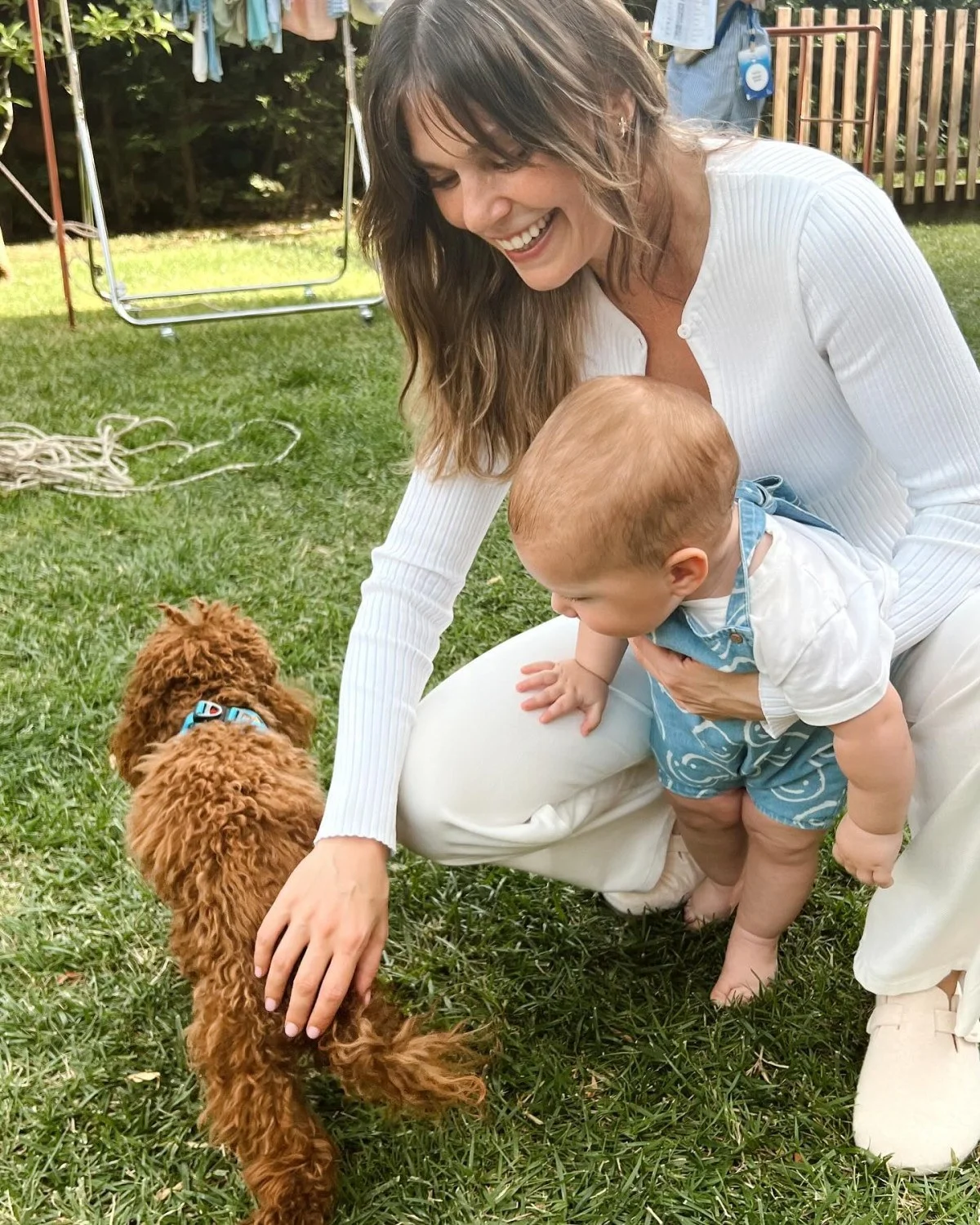 Sosyal medyayı aktif bir şekilde kullanan ünlü oyuncu, anneliğin tadını çıkardığı bu dönemde kızı Elay'a olan sevgisini ve mutluluğunu takipçileriyle paylaşıyor.