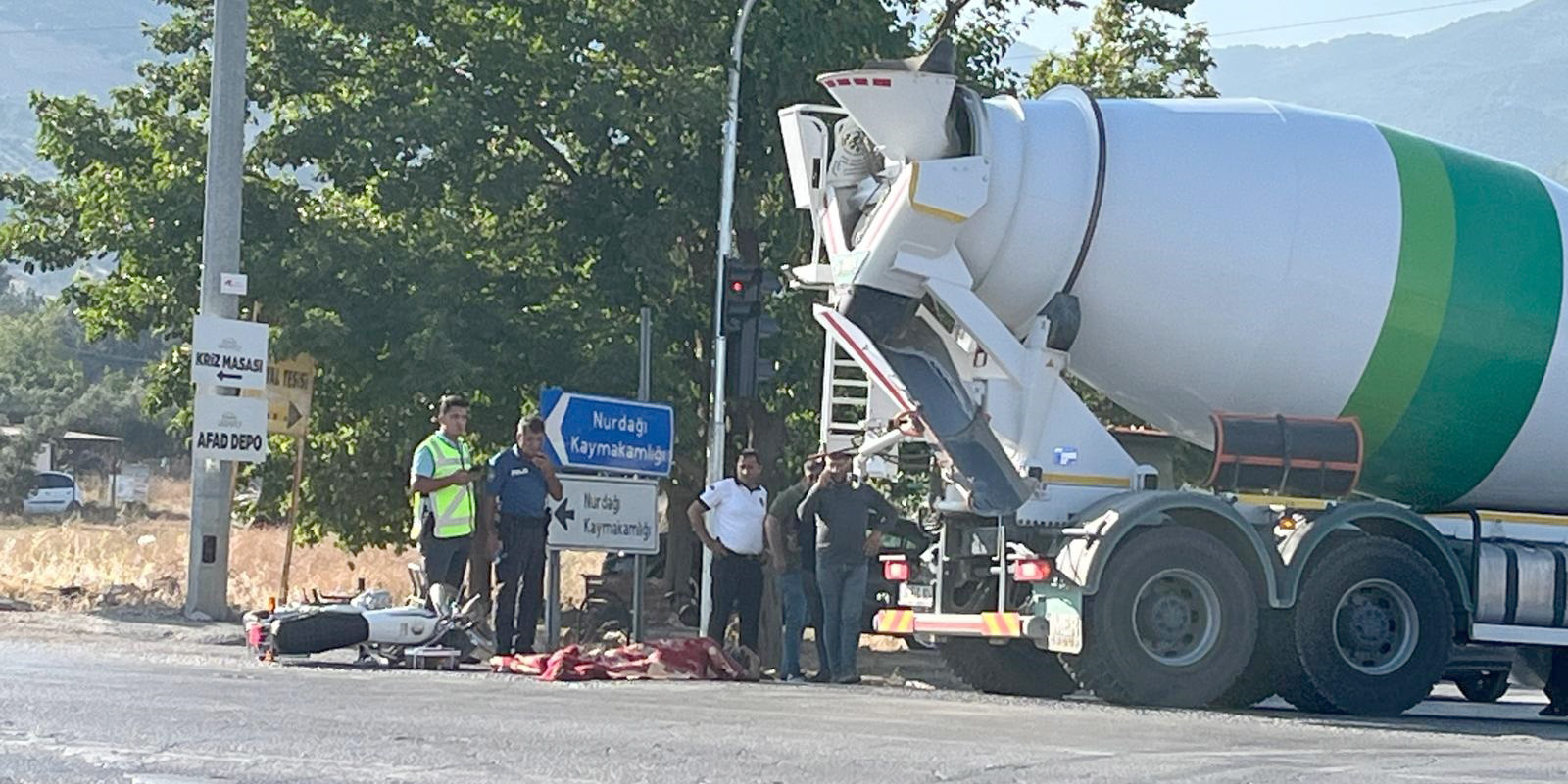 Beton Mikseri Ile Çarpışan Motosiklet Sürücüsü Öldü! (1)