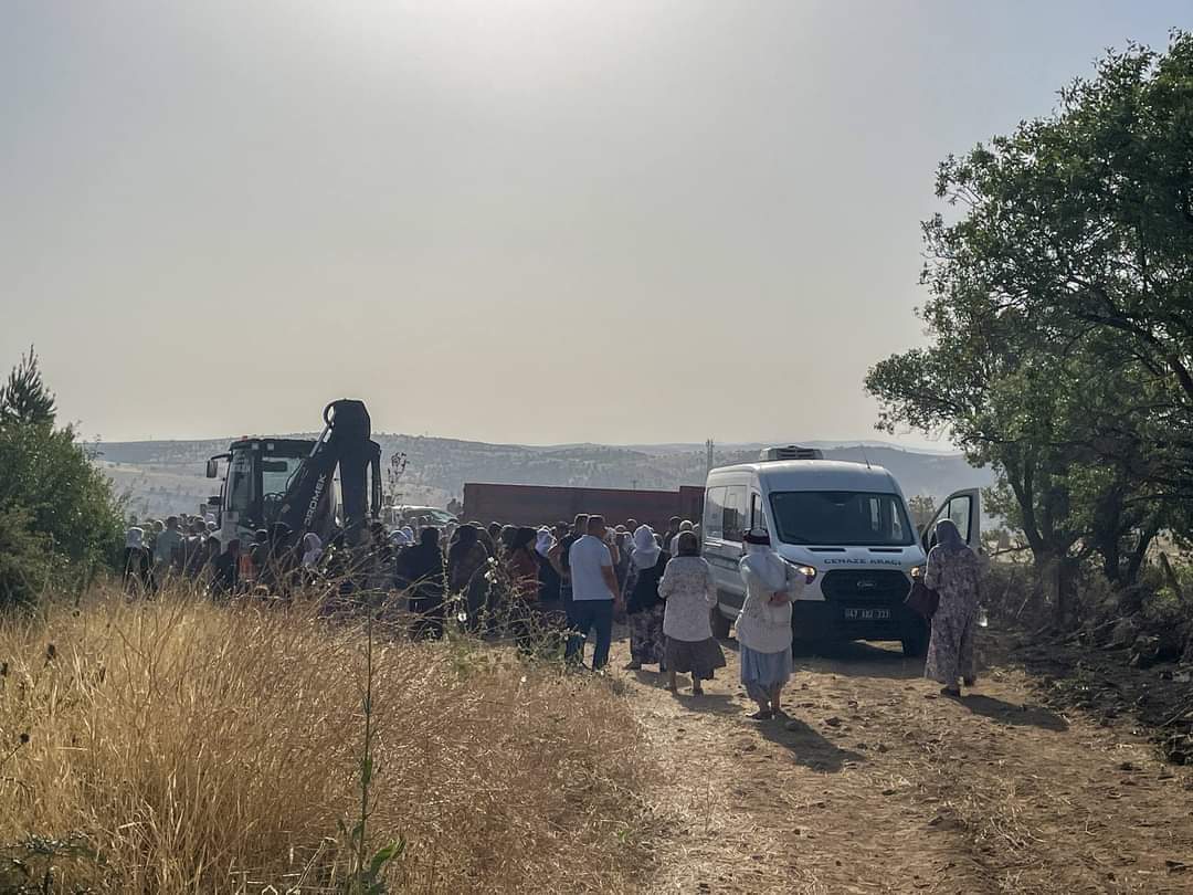 Diyarbakır Ve Mardin'de 5 Kişinin Öldüğü Yangında Kuzenler, Yan Yana Toprağa Verildi (7)