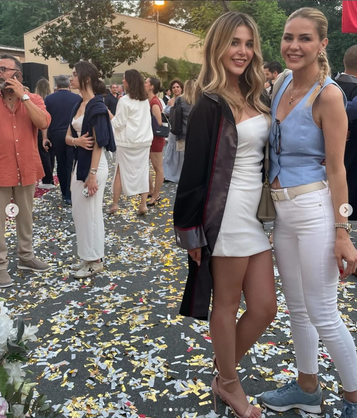 Emre Kınay Kızı Ile Ödül Gecesine Katıldı