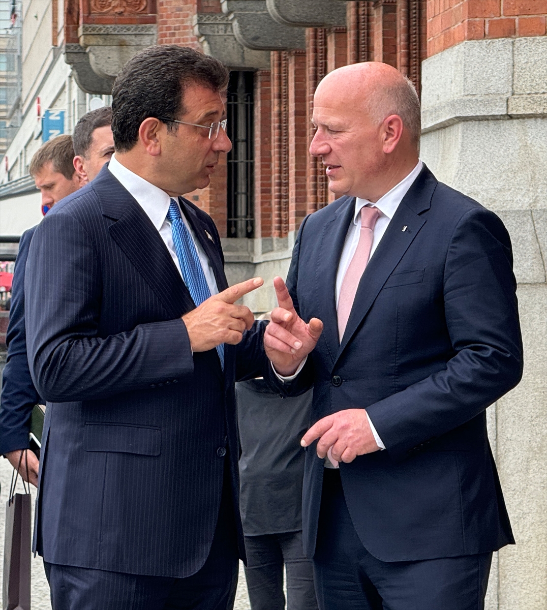 İbb Başkanı İmamoğlu, Berlin Şeref Defterine Imza Attı (2)