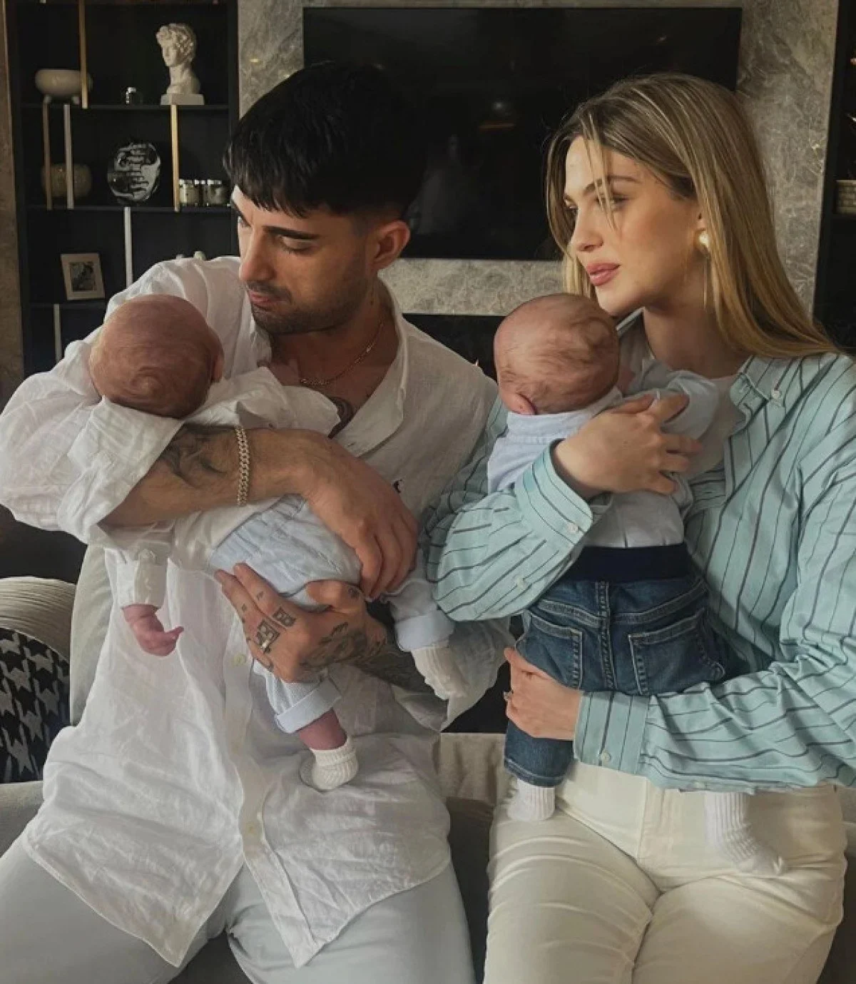 aylardır merakla beklenen ilk kareleri paylaşmıştı. İdo Tatlıses, ikiz oğulları İbrahim Ayel ve Sinan Emir'in ilk kez yan profilden görüntülerini sosyal medya hesabından yayınladı.