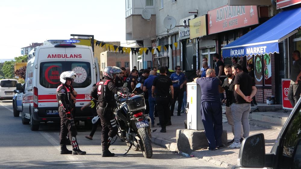 İhbar üzerine bölgeye çok sayıda polis ve sağlık ekibi sevk edildi