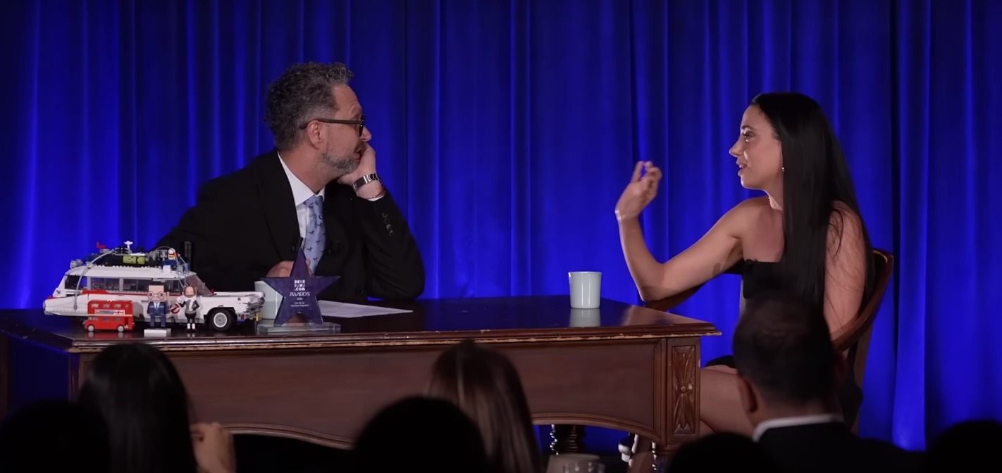 Programda İbrahim Selim'in yönelttiği sorular arasında "Halen daha utanarak anlattığın bir ergenlik anın var mıdır?" sorusu vardı.