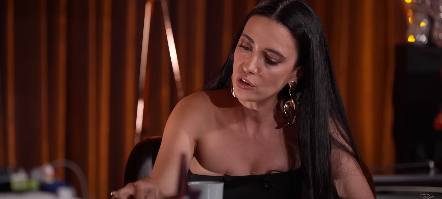 Karakoç, geçmişte yaşadığı bir ilişkiyi anlatırken şunları dile getirdi: "Bir sevgilim vardı ve ilişkimiz pek de iyi gitmiyordu.