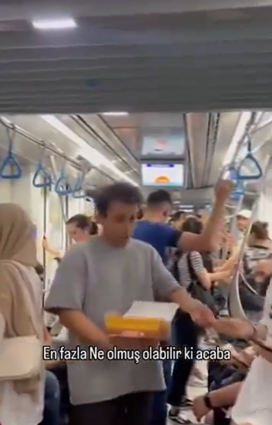 Metroda yolculuk yapan insanlara çikolata dağıtarak, artık sadece kendisine odaklanacağını ve yeni bir sayfa açtığını göstermek istedi.