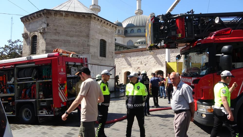 Kısa sürede olay yerine gelen itfaiye ekiplerinin müdahalesi sonrası yangın kontrol altına alınarak soğutma çalışmalarına geçildi. 