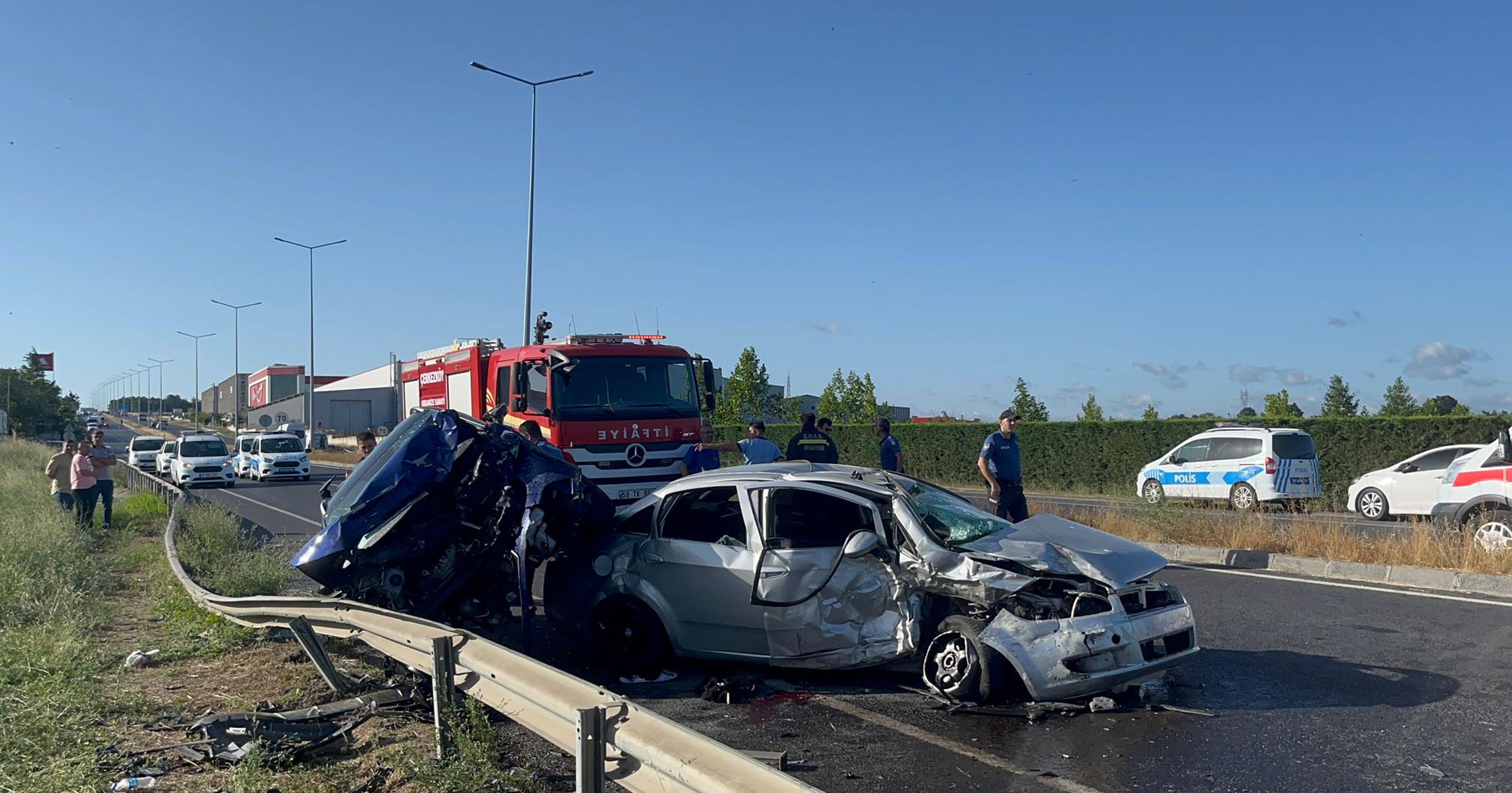 Tekirdağ’da Iki Otomobil Kafa Kafaya Çarpıştı; 6 Yaralı (1)