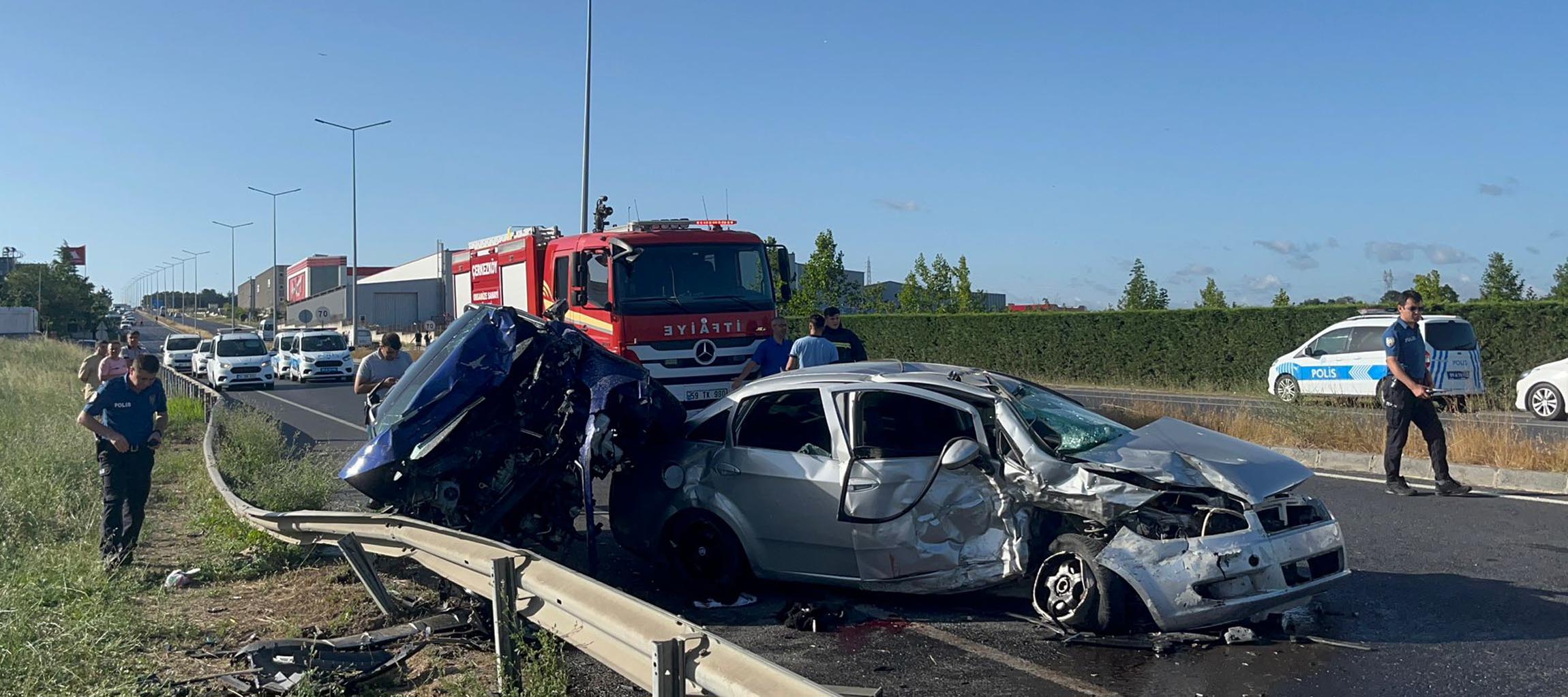 Tekirdağ’da Iki Otomobil Kafa Kafaya Çarpıştı; 6 Yaralı (2)