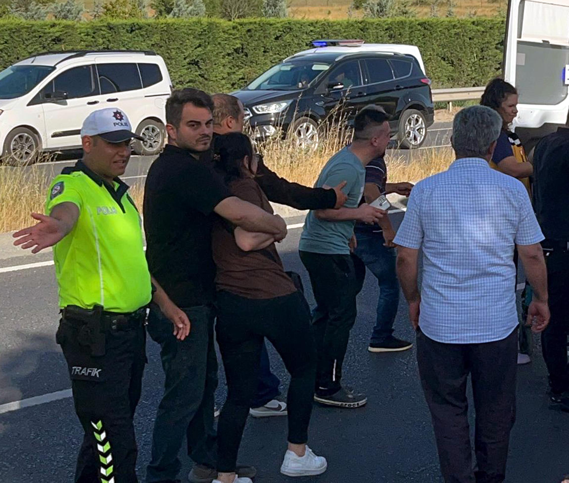 Tekirdağ’da Iki Otomobil Kafa Kafaya Çarpıştı; 6 Yaralı (5)