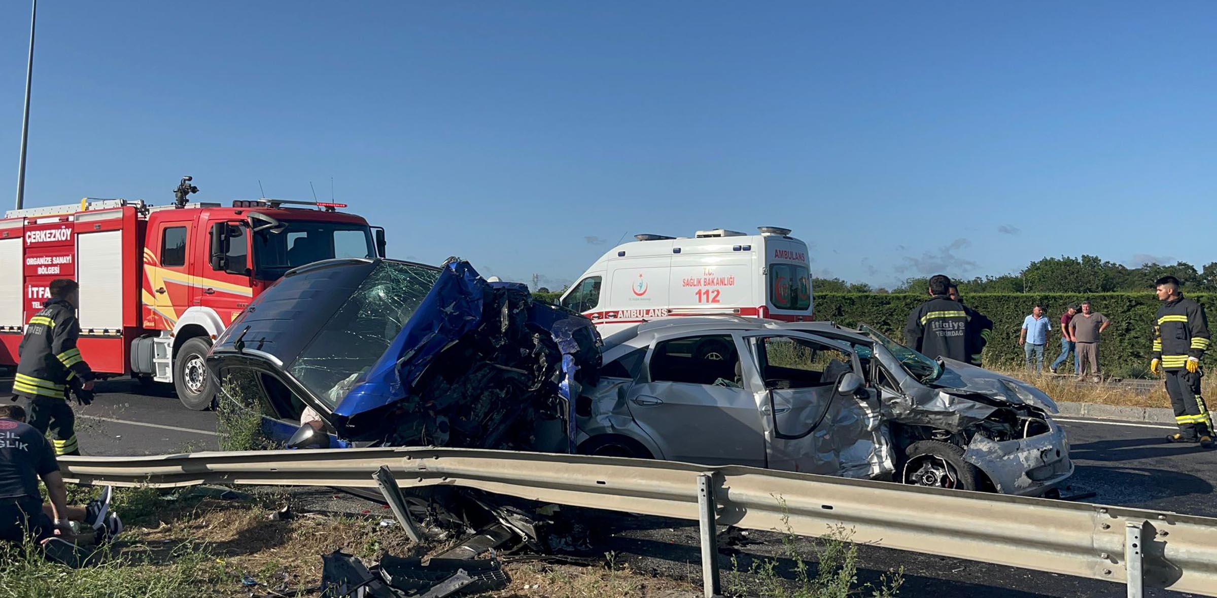 Tekirdağ’da Iki Otomobil Kafa Kafaya Çarpıştı; 6 Yaralı (6)