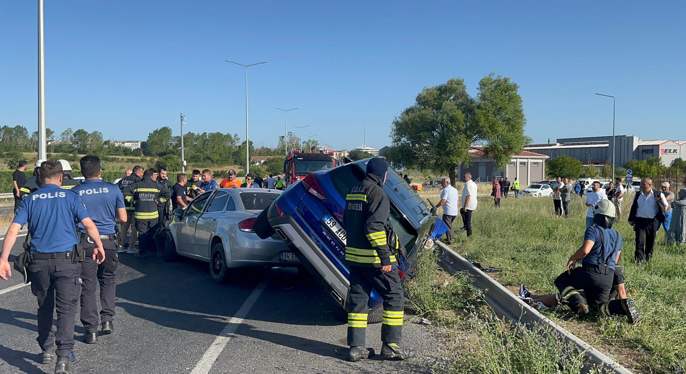 Tekirdağ’da Iki Otomobil Kafa Kafaya Çarpıştı; 6 Yaralı (7)