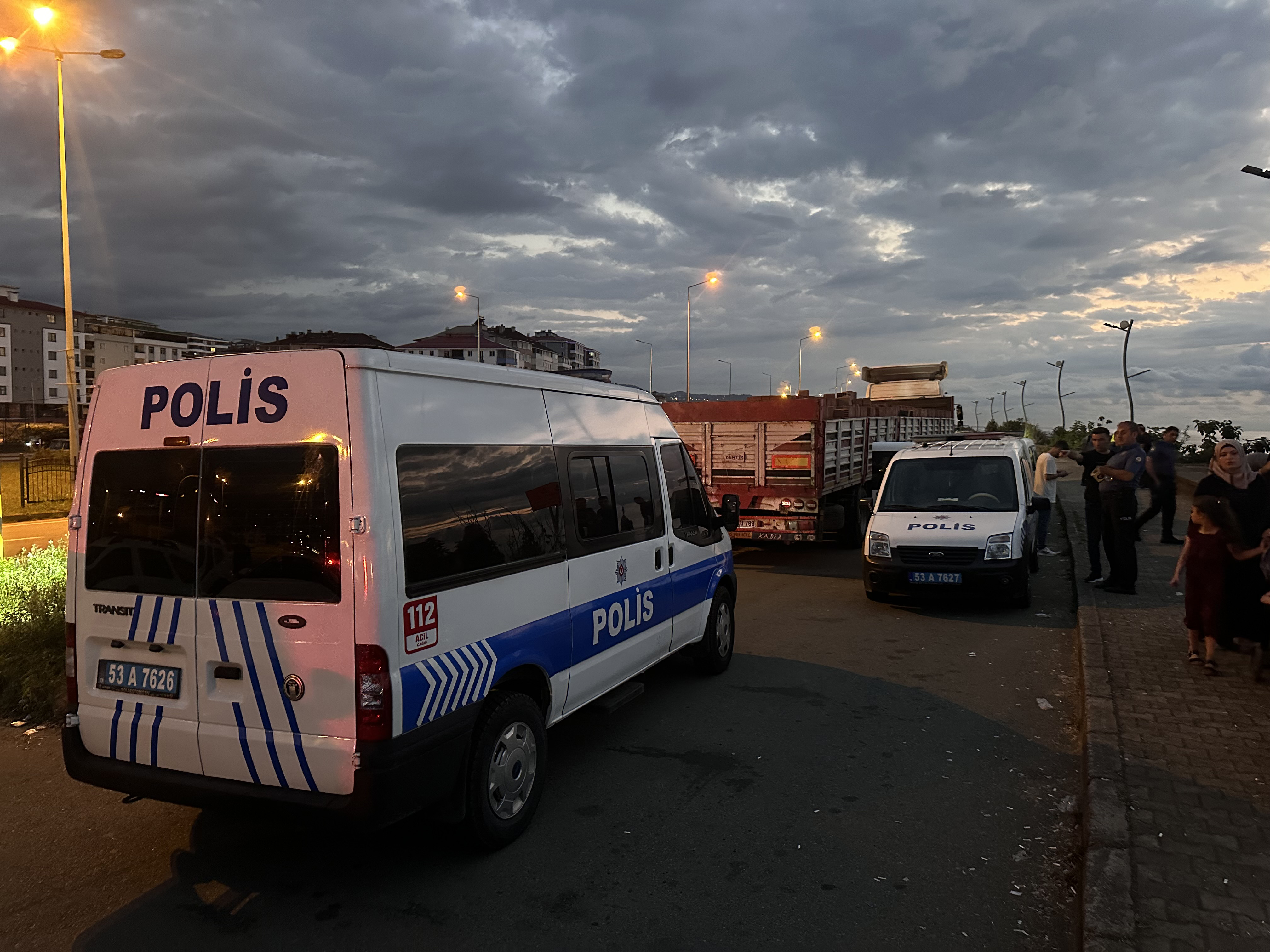 Tuğla Yüklü Tir’daki Gizli Bölümde Kaçak Göçmenler Yakalandı! (4)