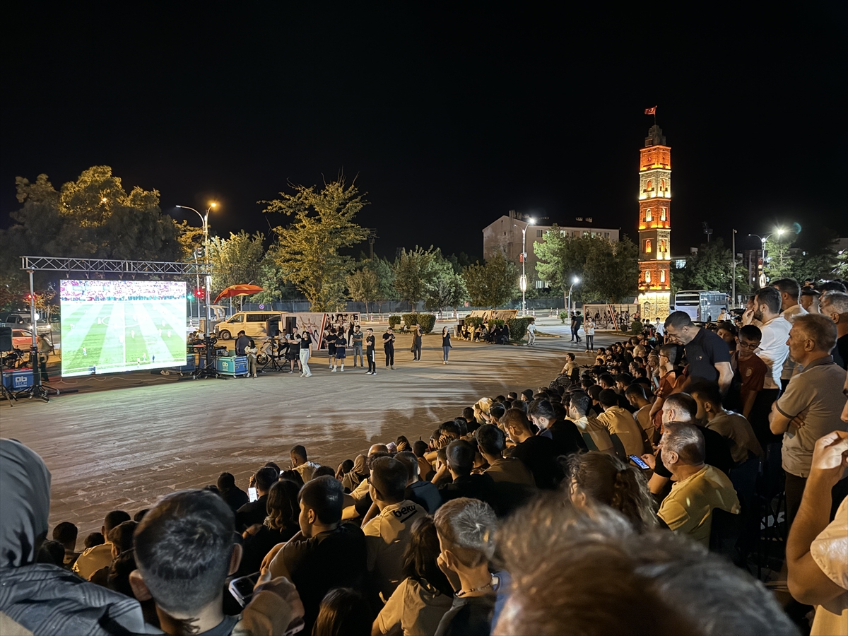 Türkiye Dev Ekranlardan Izledi (21)