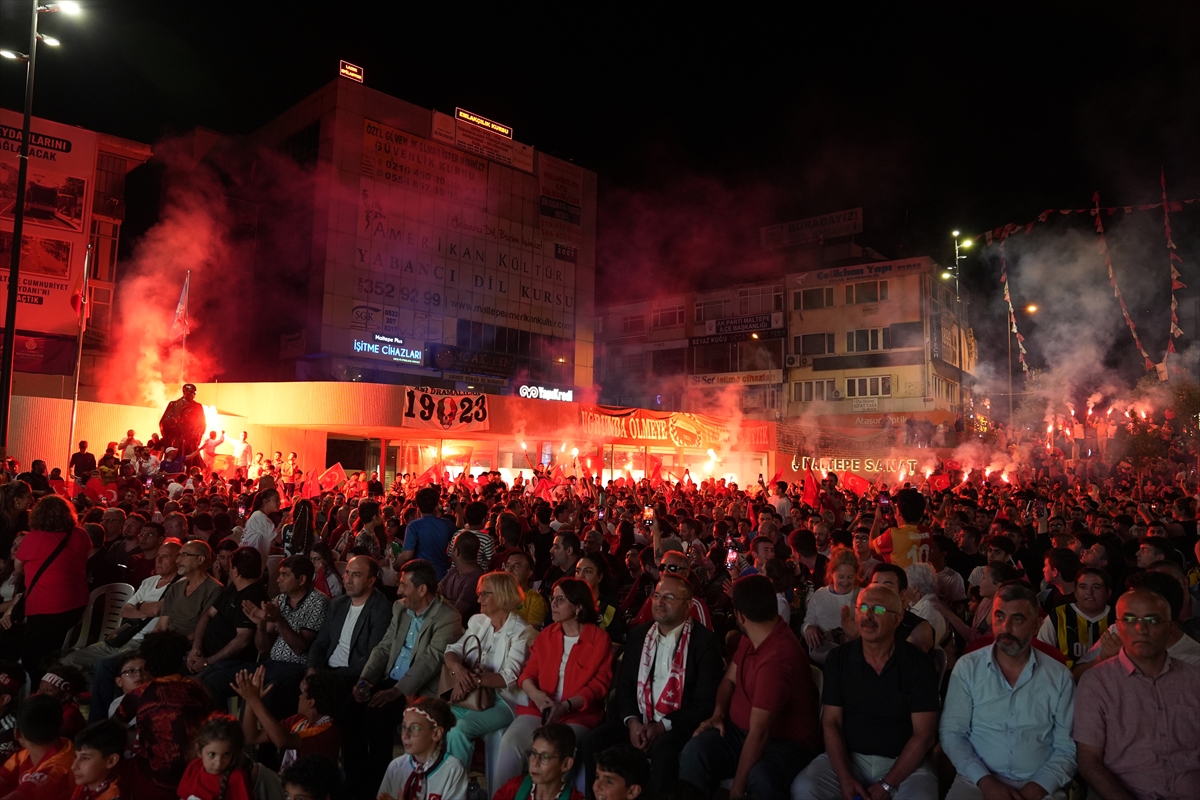 Türkiye Dev Ekranlardan Izledi (9)