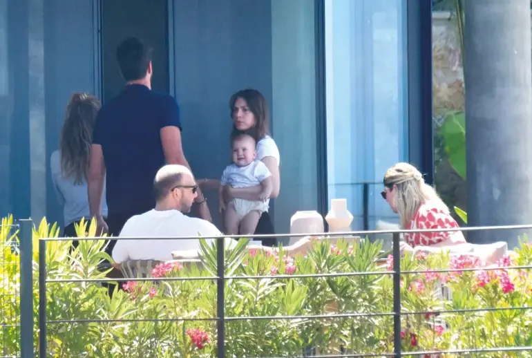 Ünlü oyuncular arkadaşlıklarını Bodrum'da da sürdürüyor