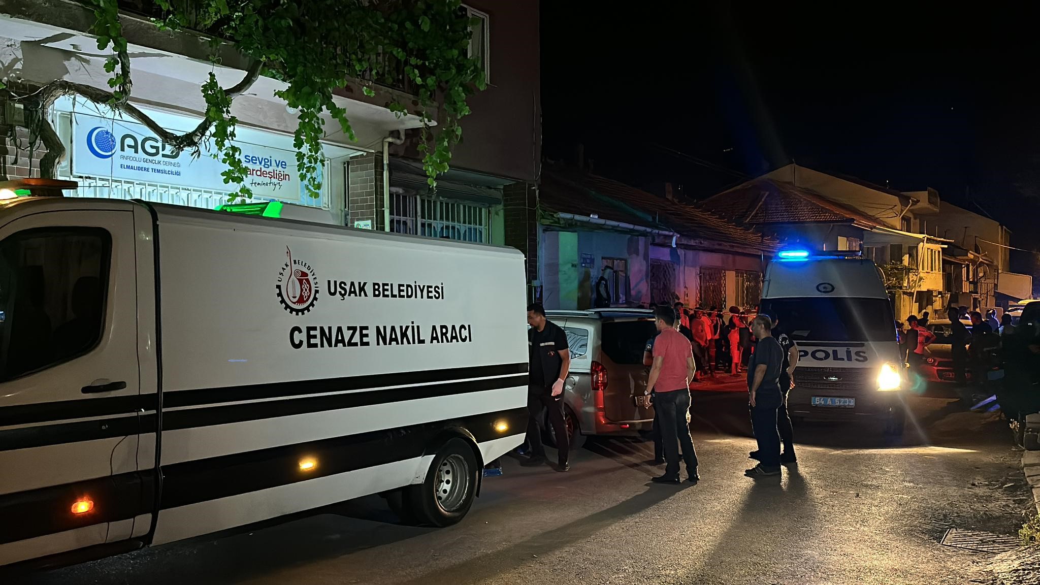 Uşak'ta Yolda Karşılaştığı Husumetlisini Öldürdü (3)