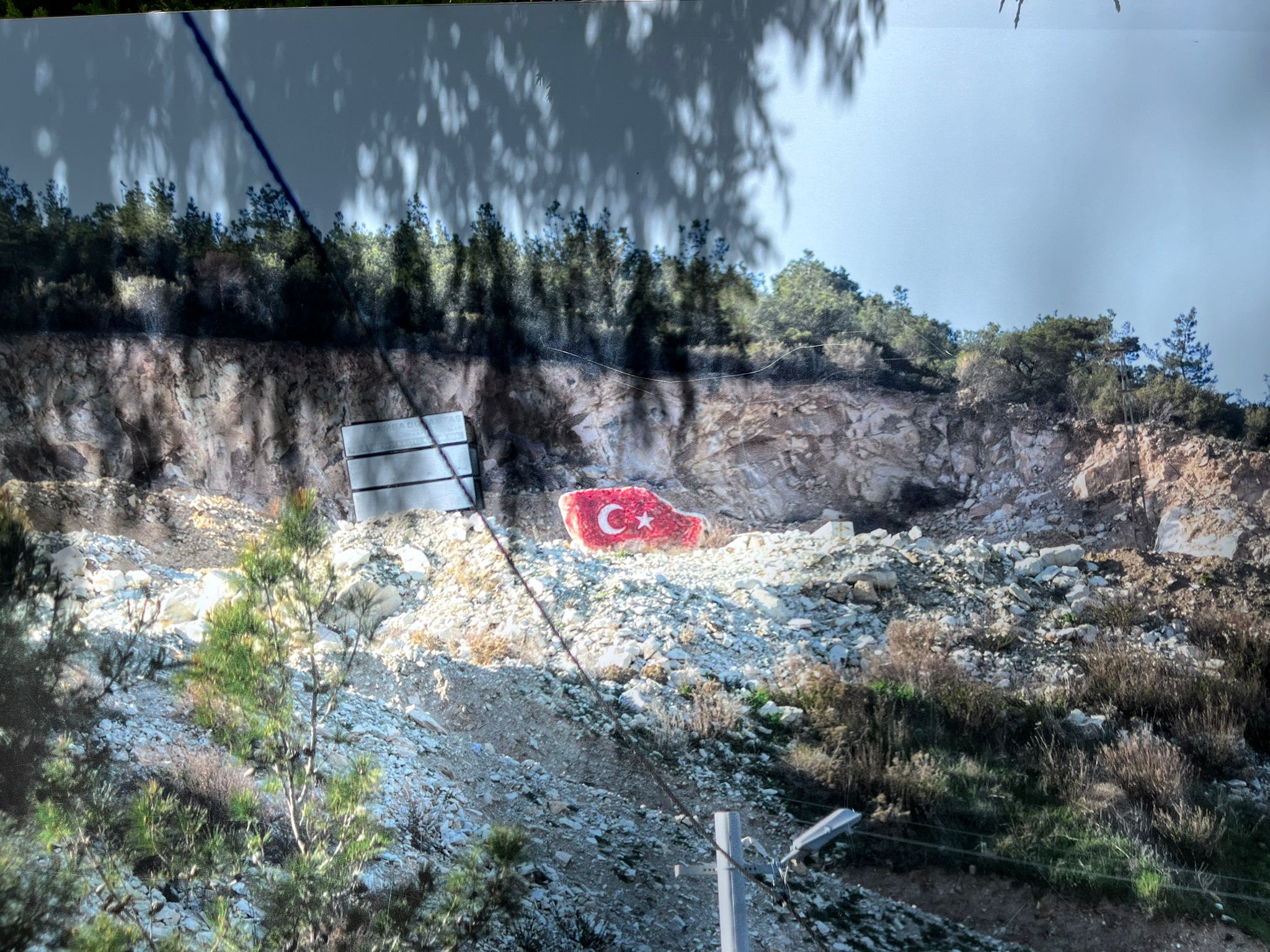 Taş ocakları çevre güvenliğini hiçe sayıyor, köy yolunu tahrip ediyor