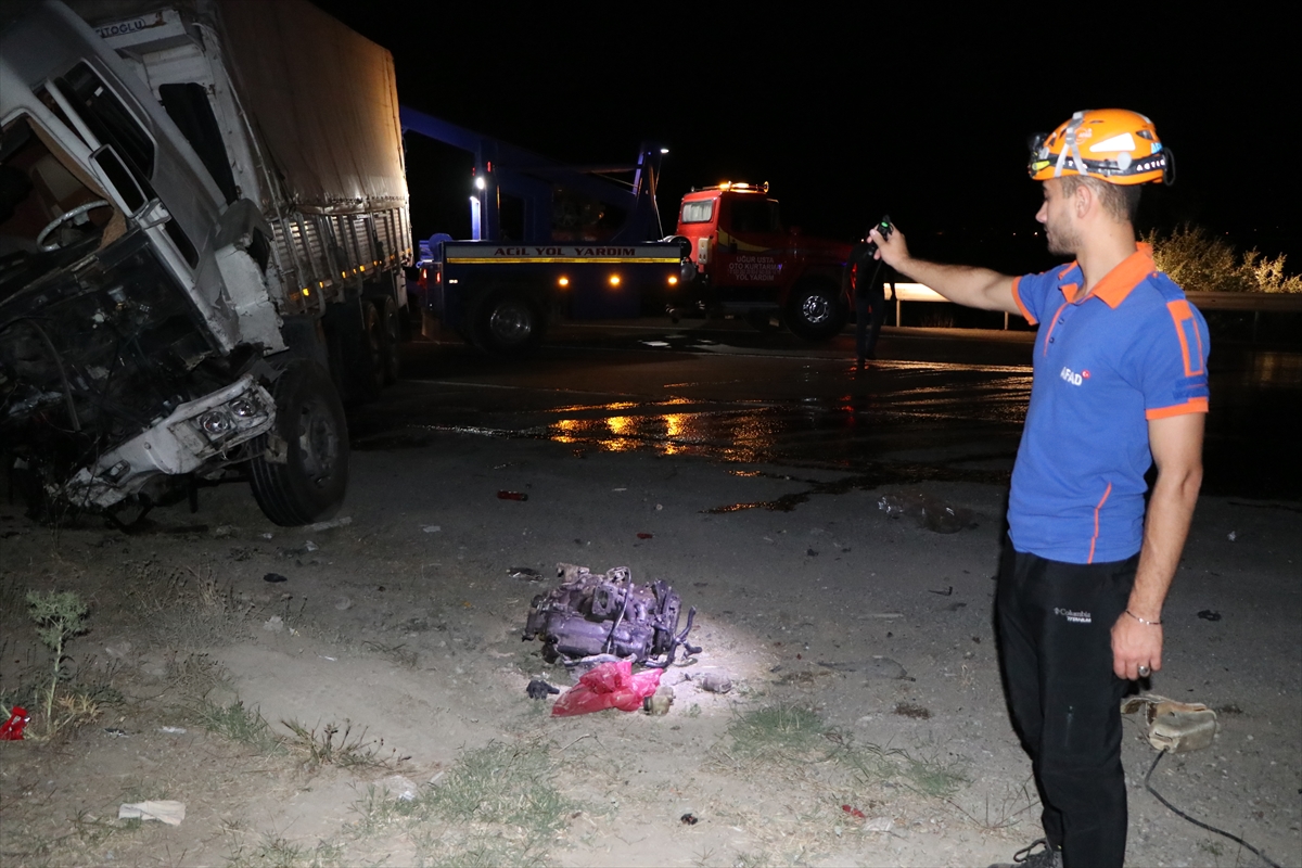 Zincirleme Trafik Kazasında Aynı Aileden 3 Kişi Öldü (14)