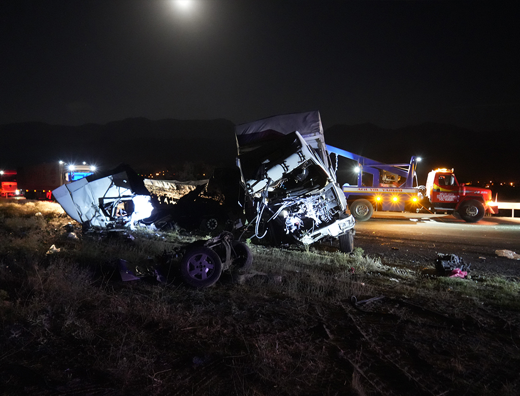 Zincirleme Trafik Kazasında Aynı Aileden 3 Kişi Öldü (5)