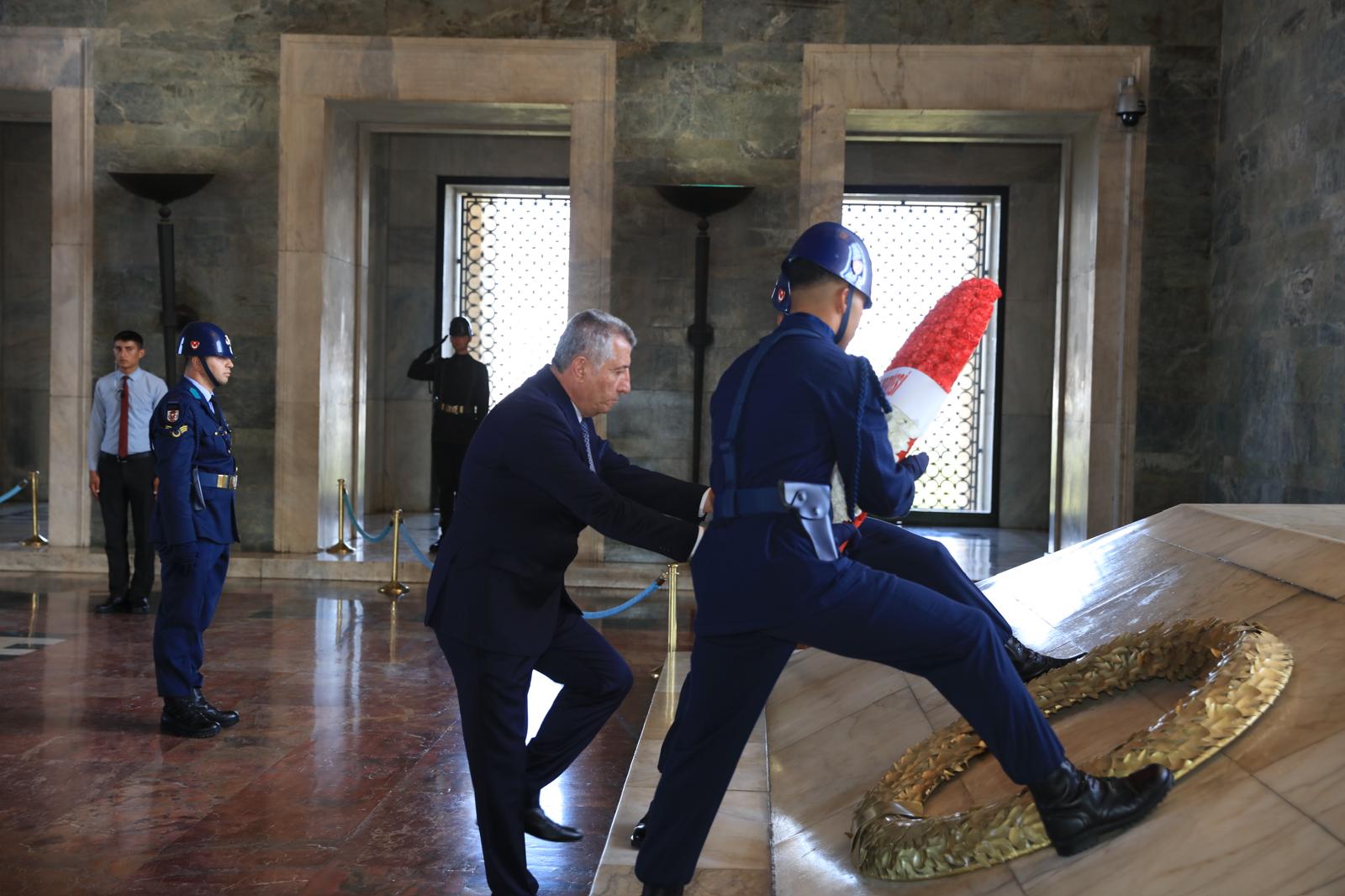 Emanetinin yılmaz bekçileriyiz. Ruhunuz şad olsun.”