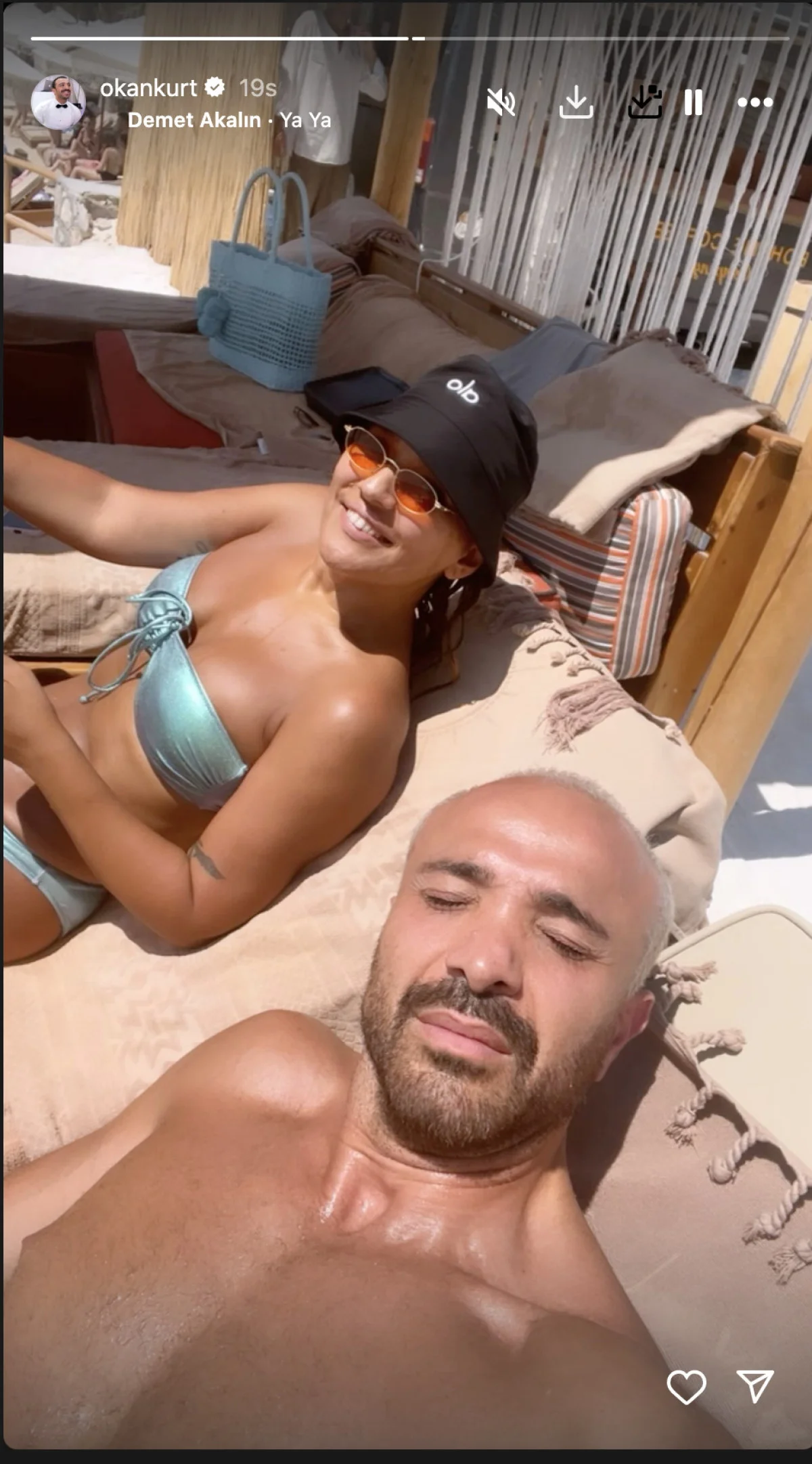 Demet Akalın da eşinin yeni görünümünü beğendi