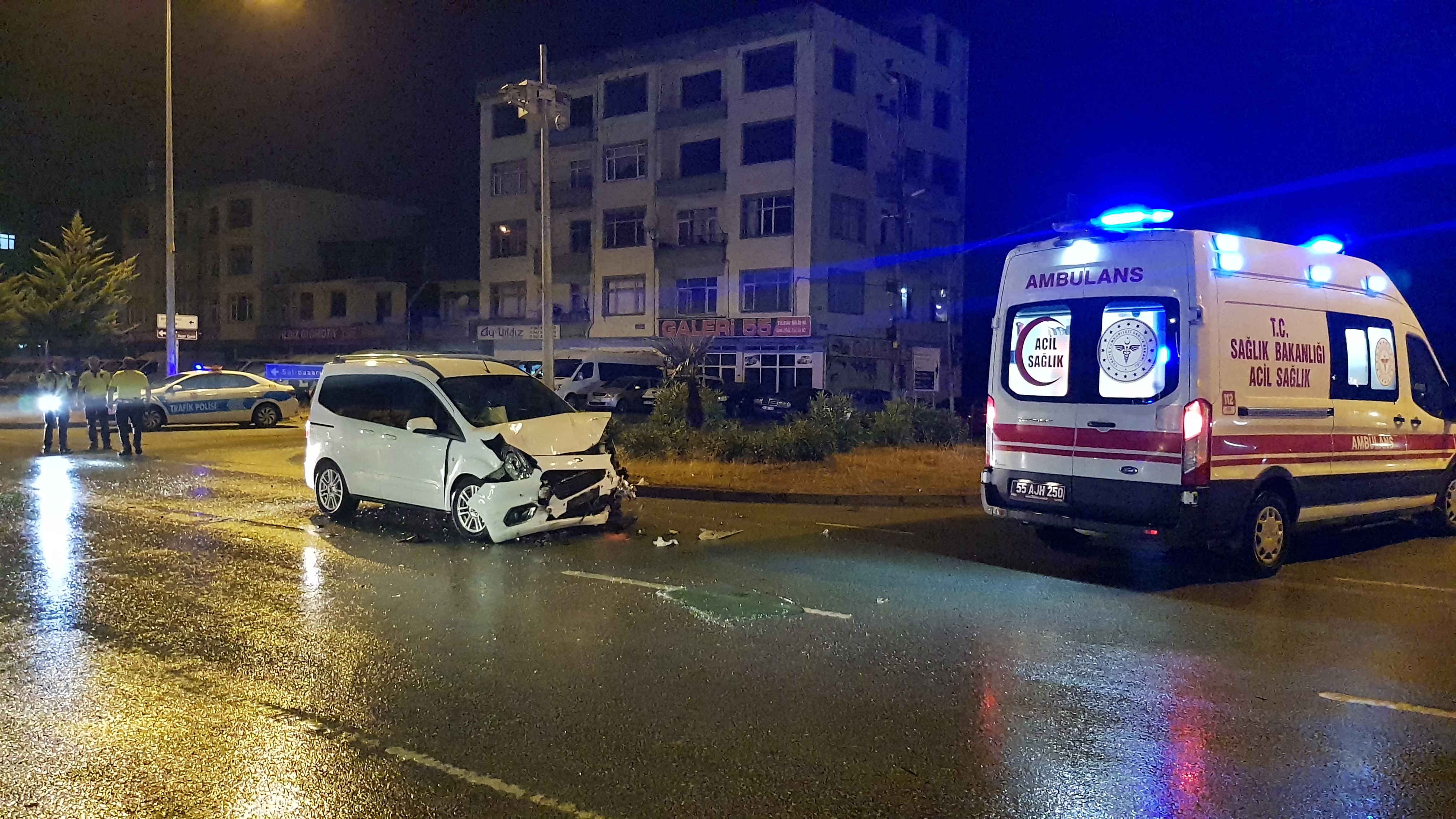 Samsun'da kavşak kazası: 4 yaralı!