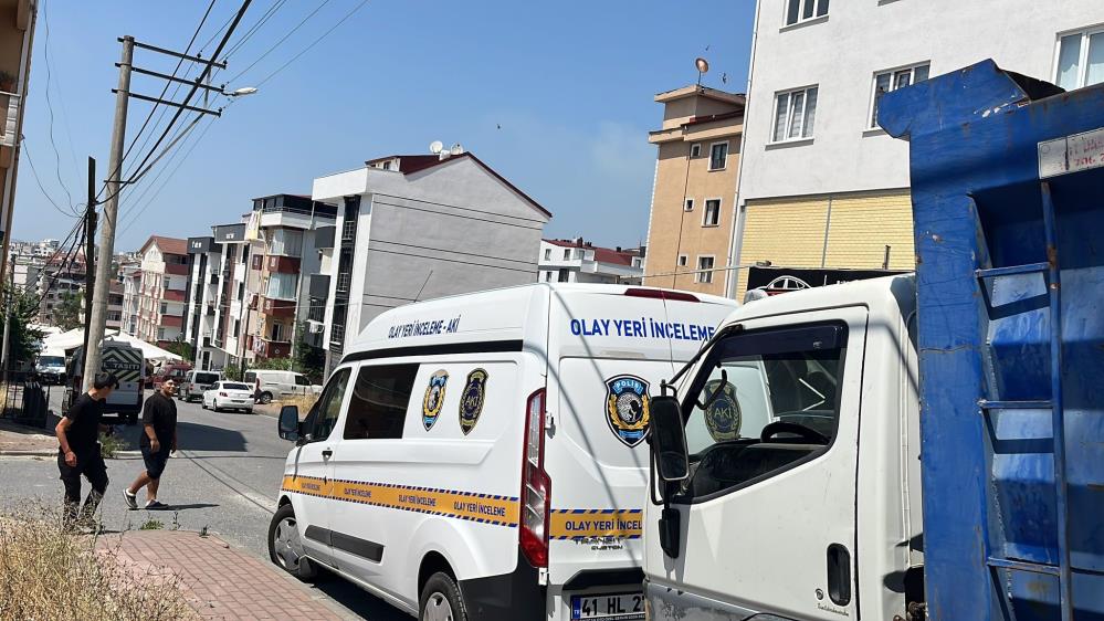 Kocaeli'de enişte kayınbirader kavgasında silahlar patladı: 1 yaralı! 