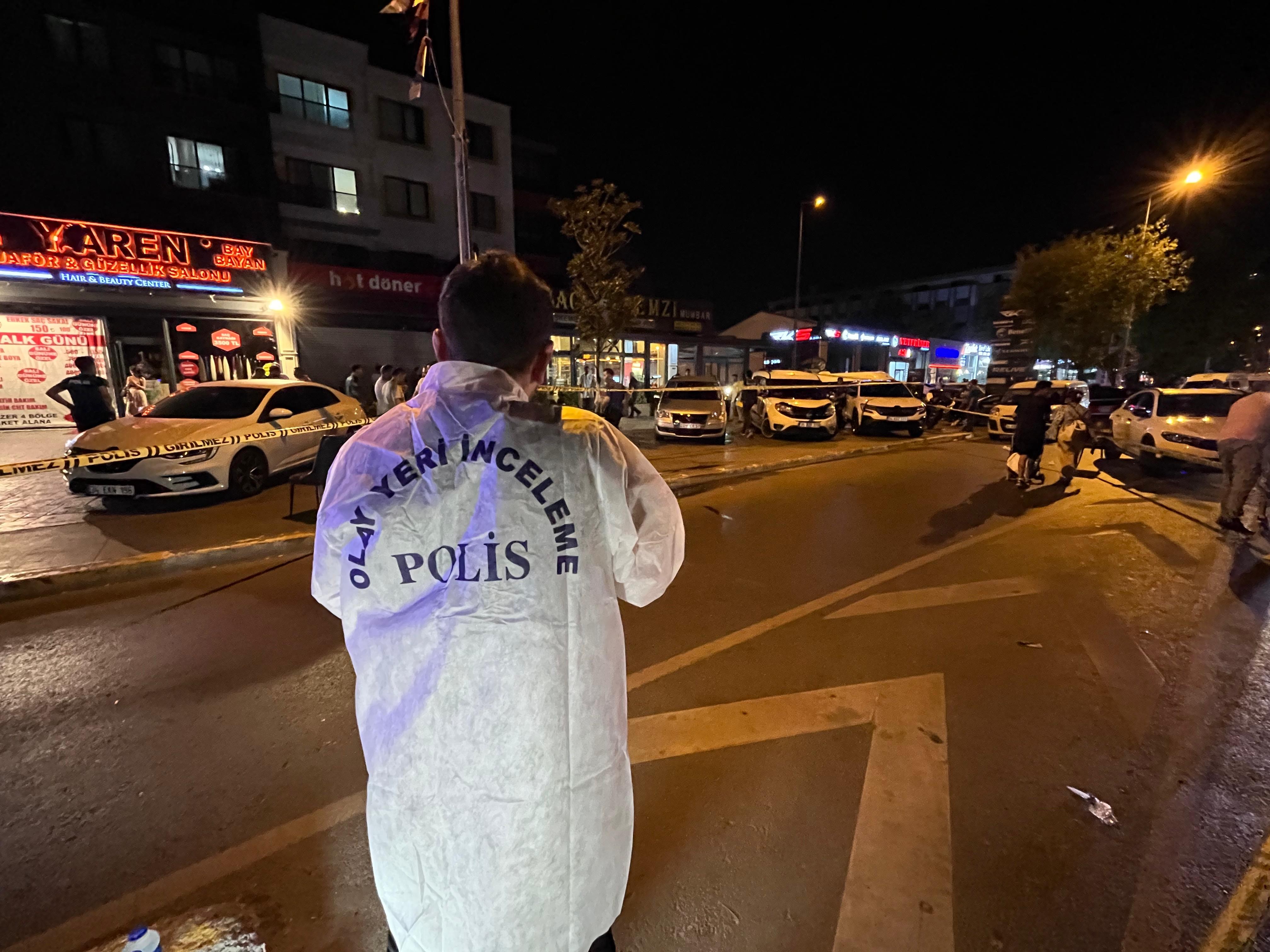 Esenyurt’ta motosikletli şahıslar restorana silahlı saldırı düzenledi: 1 ölü