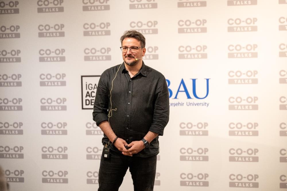 “Meslekler makinelere geçecek, yeni meslekler ortaya çıkacak”