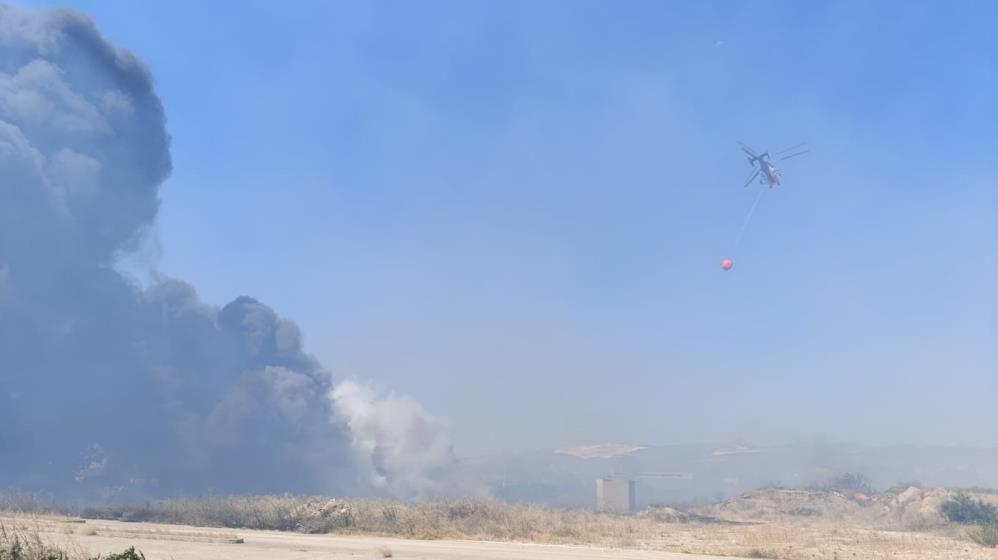 Olay yerine itfaiye ve arazözler ile yangın söndürme helikopterleri sevk edildi. Ekiplerin müdahalesi sürerken alevler ve dumanlar ilçenin bir çok noktasında görülmeye başlandı. 