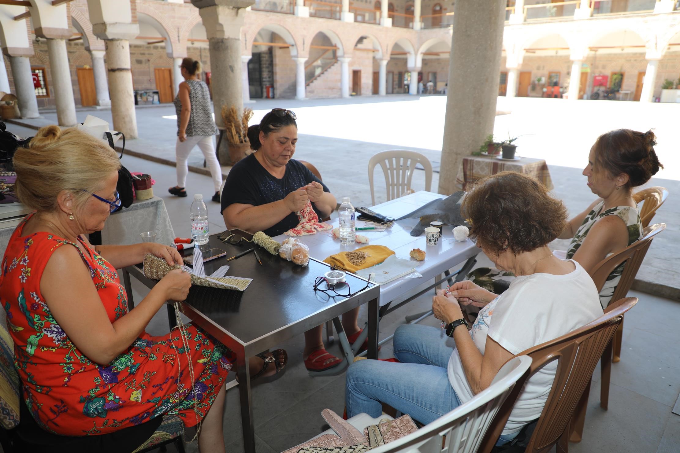 Manisa'da büyük ilgi gören el sanatları kursları Kurşunlu Han’da devam ediyor!