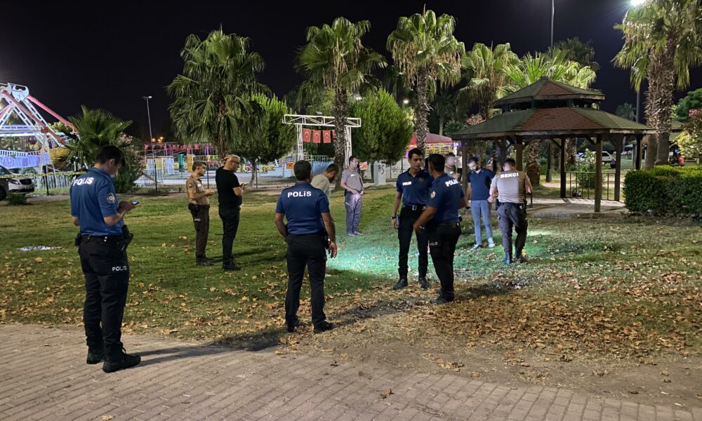 Adana'da Parkta Oturan Gençlere Silahlı Saldırı 1 Ölü, 1 Yaralı (2)