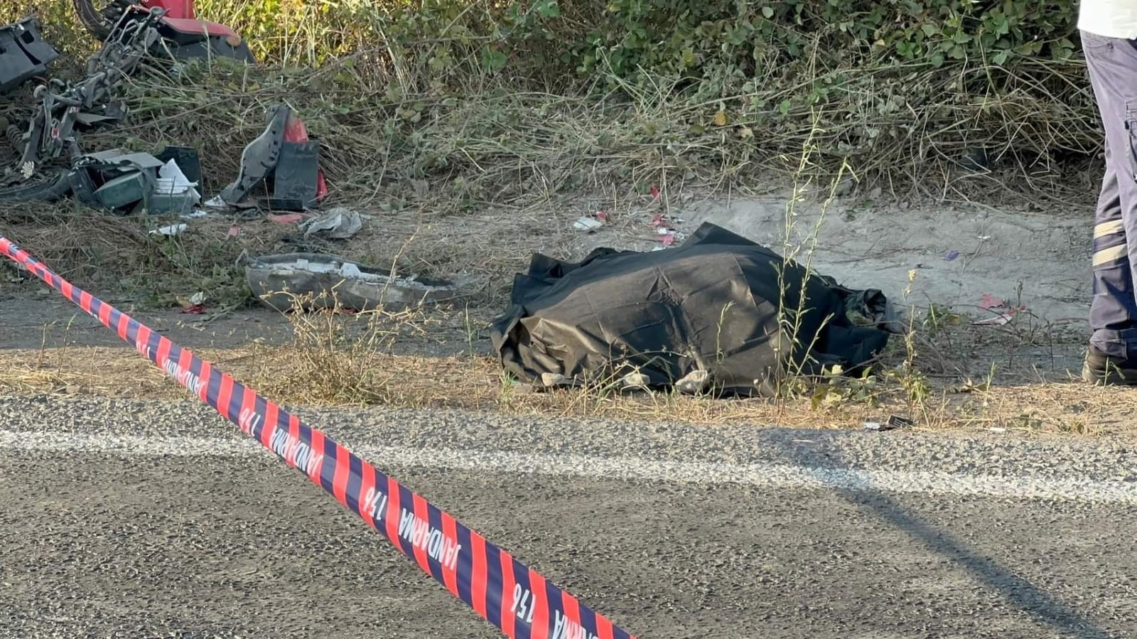 Alaplı'da Motosiklet Sürücüsü Kamyonun Altında Kaldı 1 Ölü (2)