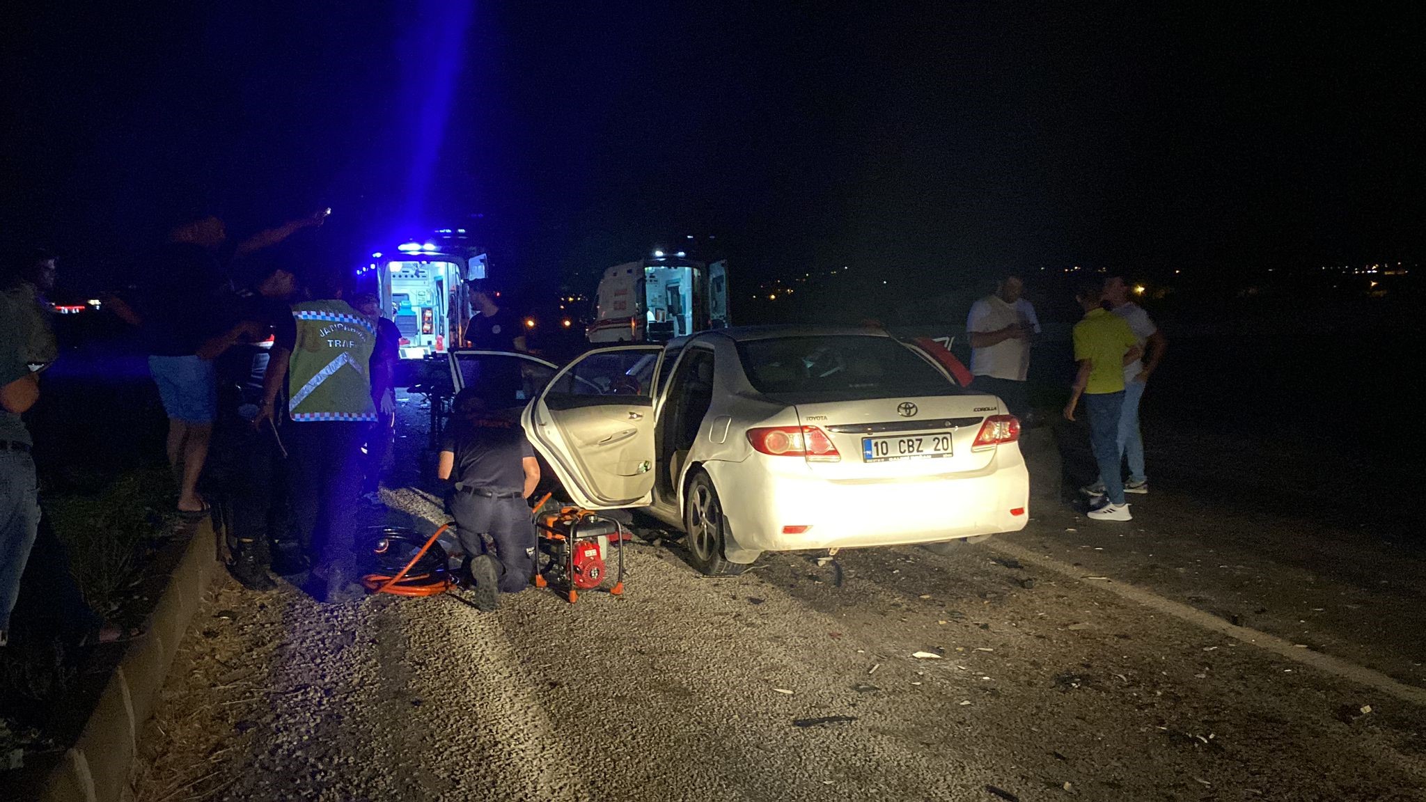 Bandırma Gönen Karayolunda Tır Ile Otomobil Çarpıştı 3 Ölü, 1 Yaralı (3)