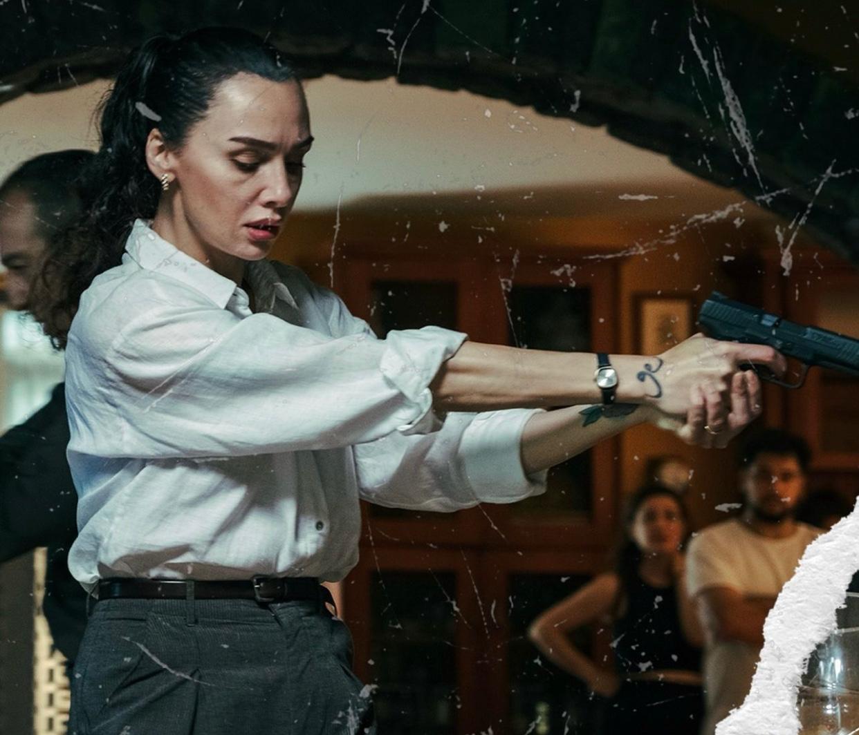 Birce Akalay, Instagram hesabından yaptığı paylaşımda, "Mezarlık" dizisindeki Önem başkomiser karakterine ait fotoğrafları paylaştı. 