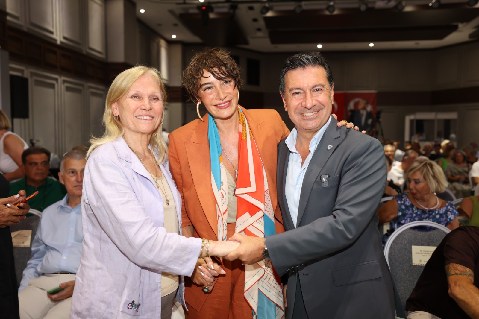 Sıla Gençoğlu ve Zülfü Livaneli’den sürpriz düet